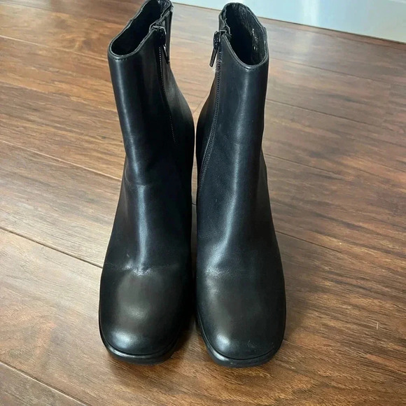 Jeffrey Campbell Black Leather Boots/Booties-NWOT Size 8.5 - Picture 5 of 12